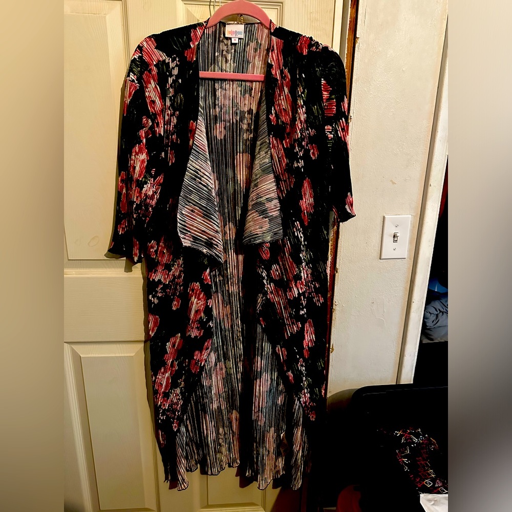 NWT Shirley kimono Lularoe M roses pink black